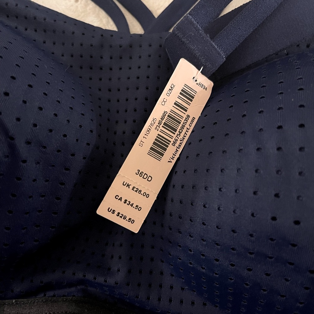 New with tags! Victoria’s Secret Sports Bra. Size 36DD. Racerback. Padded cups. - Picture 3 of 3